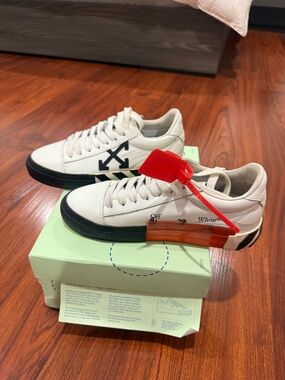 Off-White Low Vulcanized Sneakers in White & Black